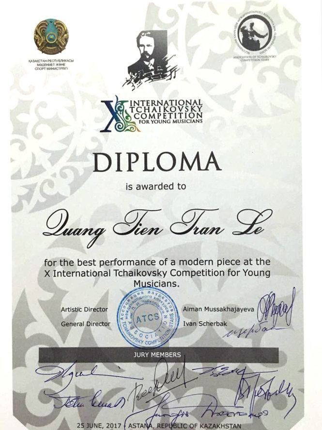 Thần đồng Trần Lê Quang Tiến đoạt giải đặc biệt violin Tchaikovski 