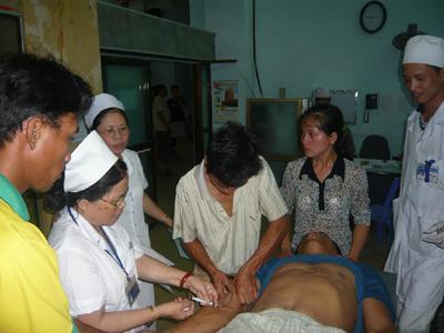 Thanh Hóa: Bị đánh ngất xỉu khi đang bế con nhỏ trên đường