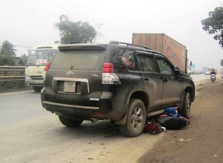 Thanh Hóa: Xế hộp kéo lê xe máy, hai người bị thương nặng