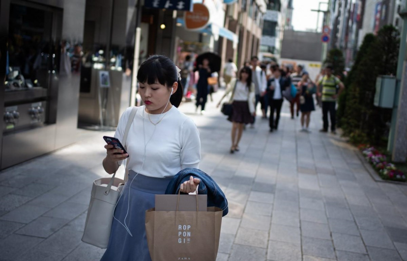 Yamato cấm người đi bộ sử dụng điện thoại thông minh. (Nguồn: AFP)