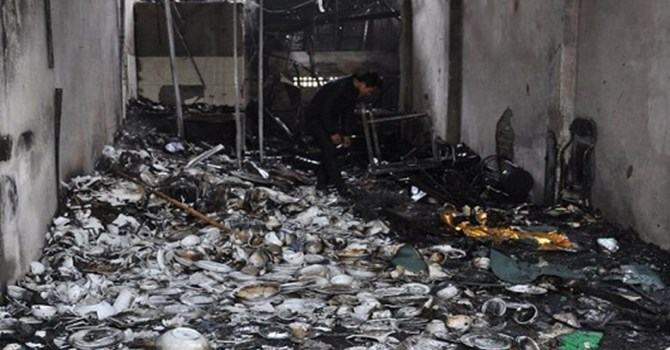 Hà Nội: Cháy lớn thiêu rụi 6 ki-ốt tạp hóa