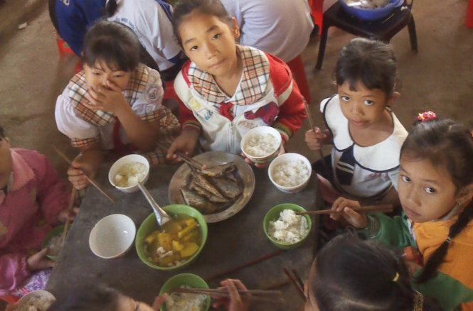 Thầy cô, phụ huynh cùng vào bếp