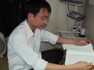 Thay đổi độ trắng của giấy in sách để chống cận thị