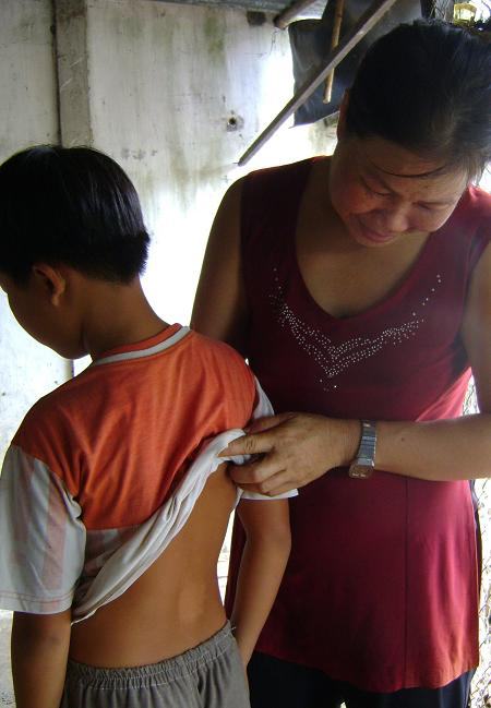 Thầy giáo đánh hàng loạt học trò, thách gia đình gọi công an