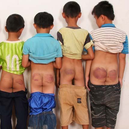 Thầy gi&aacute;o đ&aacute;nh HS t&iacute;m m&ocirc;ng: Hồ sơ chuyển c&ocirc;ng an huyện