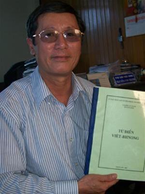 Thầy giáo toán chế chữ Bhnong