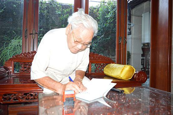 Nhà thơ của hai thế kỷ