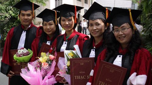 Thêm 398 tân thạc sĩ, tiến sĩ