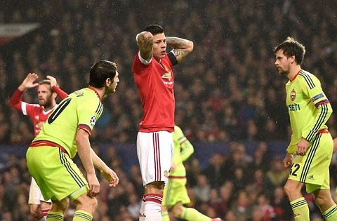 Thêm một trụ cột hàng thủ M.U dính chấn thương nặng