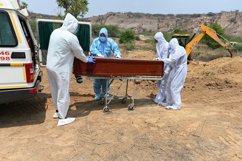 Thêm ngày chết chóc đáng sợ vì Covid-19 ở Ấn Độ, Thái Lan