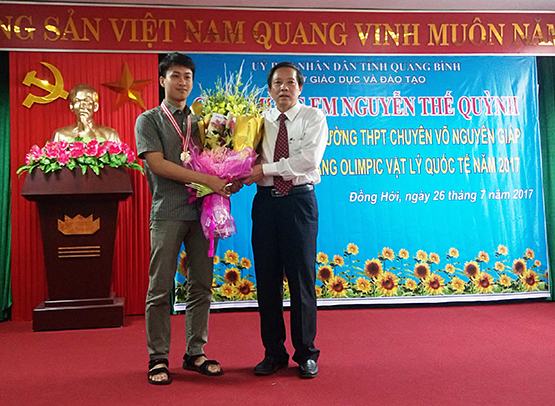 Bí quyết học vật lý của chàng trai đất Quảng