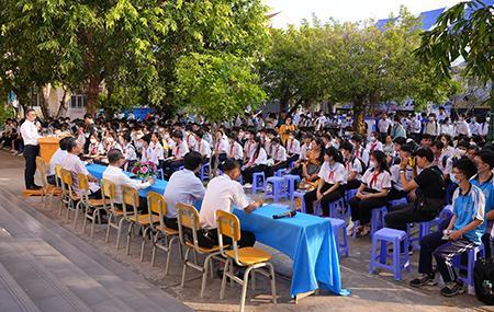 Long An: Hơn 400 thí sinh tranh tài thi học sinh giỏi giải toán trên máy tính cầm tay