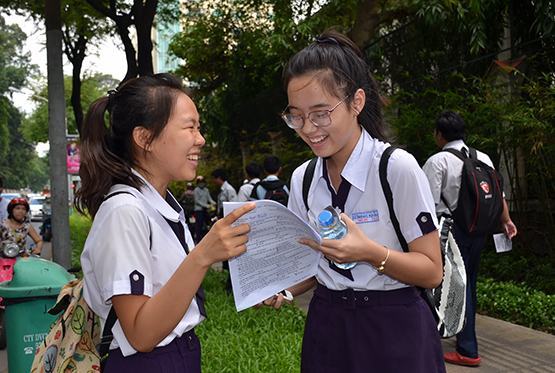 TP.HCM: 1 thí sinh bị đình chỉ thi do sử dụng đồng hồ thông minh