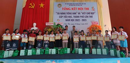 Cần Thơ: Tổng kết hội thi Tài năng tiếng Anh và Viết chữ đẹp