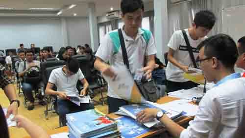 Hai ngày, hơn 1.500 thí sinh nhận giấy báo dự thi