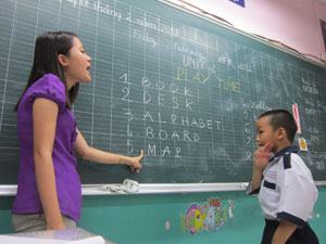 Thí điểm dạy tiếng Anh lớp 6 trong năm học 2012-2013