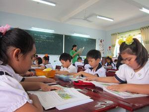 Thí điểm VNEN ở lớp 6: Vừa chạy vừa xếp hàng