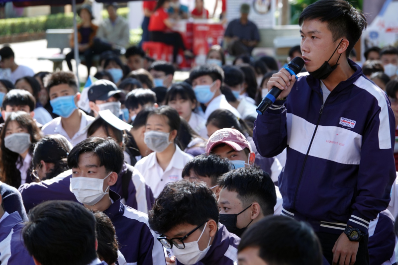 Nhiều học sinh quan tâm tới các ngành “nóng” khi tham gia chương trình Tư vấn mùa thi của Báo Thanh Niên hồi tháng 4 năm nay	 /// ẢNH: ĐÀO NGỌC THẠCH