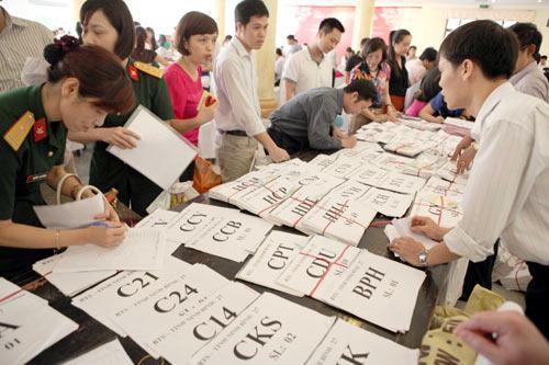 Thí sinh đổ xô dự thi ngành kinh tế, kỹ thuật và y dược