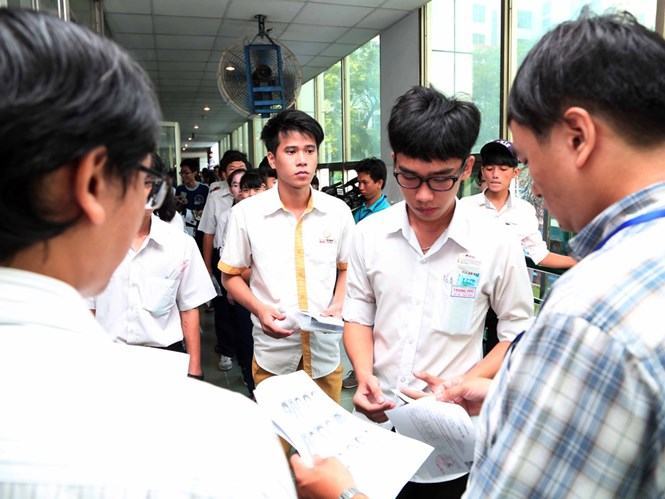 Thí sinh dự kỳ thi THPT quốc gia 2015 tại TP.HCM - Ảnh: Đào Ngọc Thạch