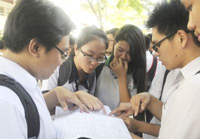 Thi tốt nghiệp THPT 2014: Xem xét đưa ngoại ngữ là môn thi tự chọn