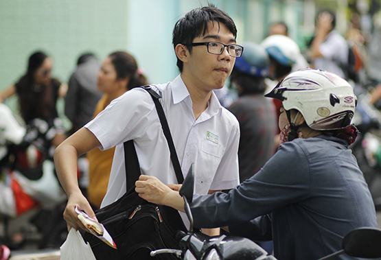 Bên cạnh con luôn có ba mẹ