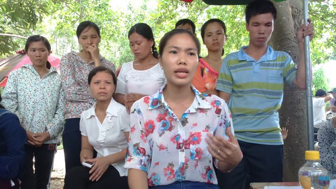 Hàng trăm giáo viên ở H.Yên Định (Thanh Hóa) bị mất việc sau 7 - 12 năm đi dạy hợp đồng vào năm 2016   /// Ảnh: Ngọc Minh 