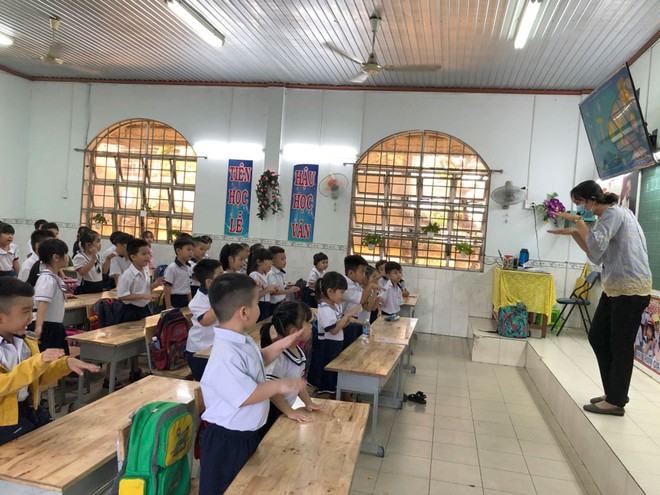 Thiếu giáo viên tiếng Anh tiểu học: Dứt khoát không nợ chuẩn với giáo viên tuyển mới