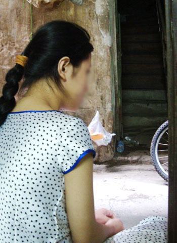 Thiếu nữ xinh đẹp tố bị bắt cóc, ép bán dâm