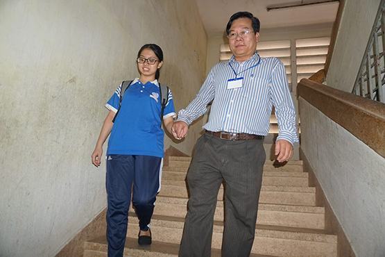 Thí sinh được đặc cách mang kính lúp vào phòng thi riêng