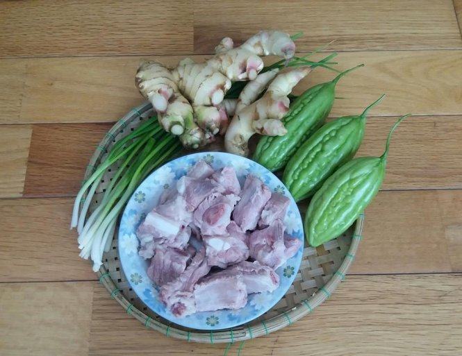 Thơm mát khổ qua nấu gừng non