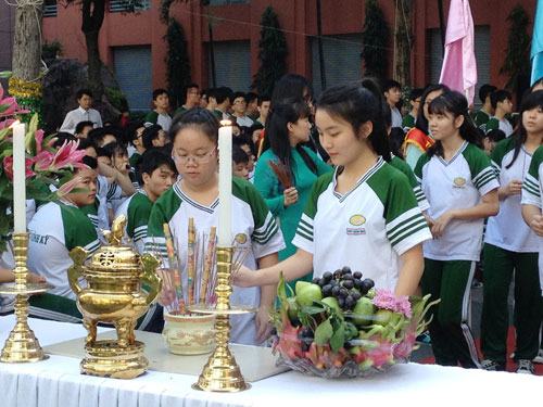 Lễ hội truyền thống giáo dục đạo đức cho học sinh