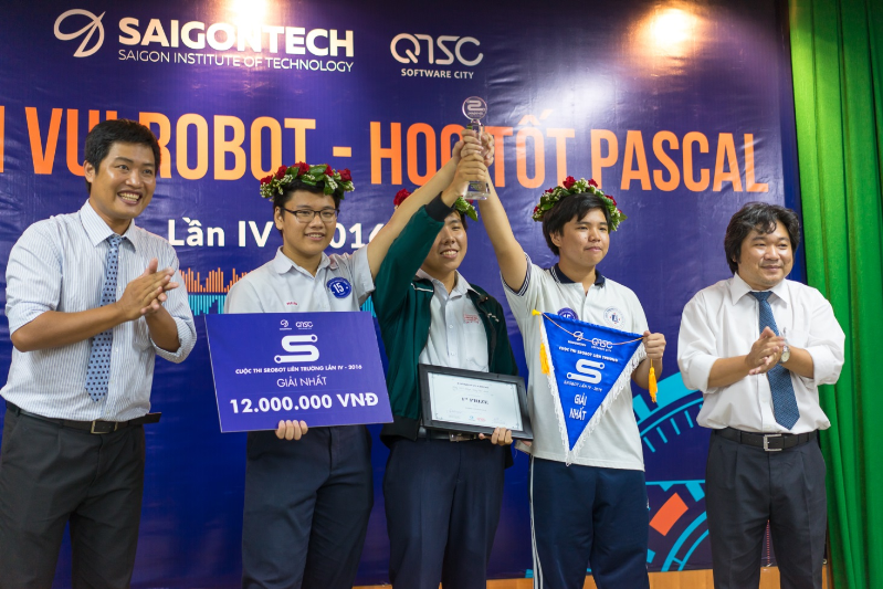 THPT Chuyên Lương Thế Vinh (Đồng Nai) vô địch cuộc thi SaigonTech SRobot lần IV 2016