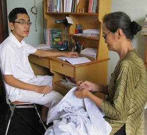 Thủ khoa mê… bóng đá