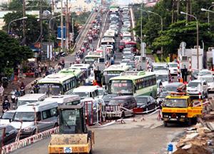 Thu phí cả ngày lẫn đêm tại cầu Bình Triệu 1