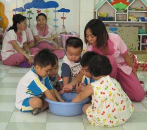 Thử thách dạy trẻ lớp mầm