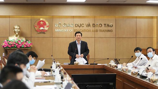 Thứ trưởng Bộ GD-ĐT: Sẽ đưa ra mức trần thấp nhất khi tinh giản chương trình
