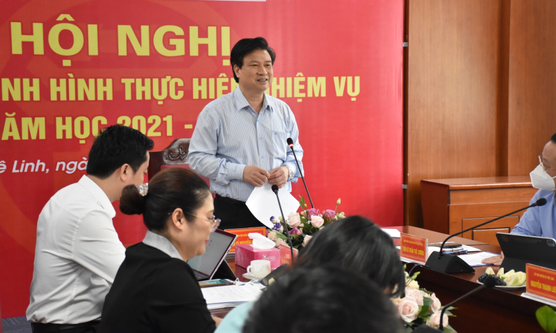 Thứ trưởng Bộ GD-ĐT ‘truy bài’ hiệu trưởng chuẩn bị dạy học tự chọn ở lớp 10 - ảnh 1