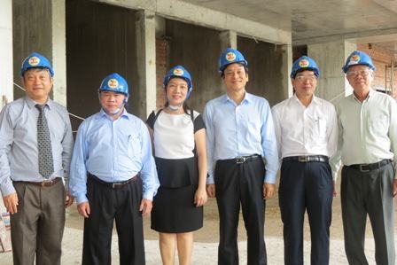 Thứ trưởng Bộ giáo dục và Đào tạo GS. TSKH Bùi Văn Ga thăm công trường xây dựng trường Cao đẳng Viễn đông, TP HCM