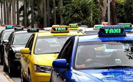 Thứ trưởng Bộ Tài chính trải lòng việc đi làm bằng taxi