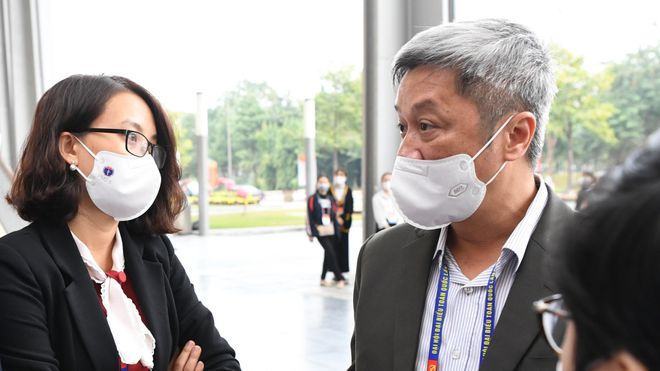 Ông Nguyễn Trường Sơn trao đổi với báo chí tại Đại hội XIII /// Ảnh Gia Hân