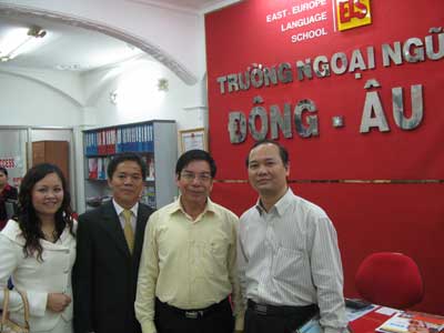 Thứ trưởng Giáo dục tư vấn tuyển sinh, hướng nghiệp 2009