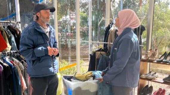 “Thư viện” đồ dùng miễn phí Ông David Arnold được chào đón tại “thư viện” chia sẻ