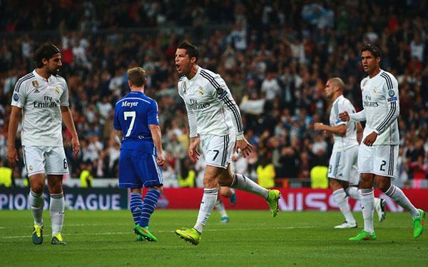Thua bẽ mặt, Real vẫn lết vào tứ kết