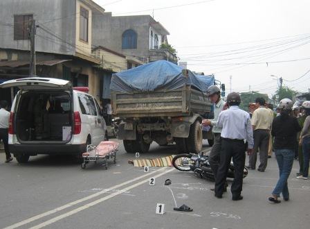 Thừa Thiên – Huế: Đi mua quà cưới cho con, bị xe tông chết thảm