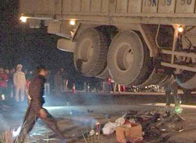 Thừa Thiên – Huế: Xe tải tông 4 xe đạp, 5 học sinh thương vong