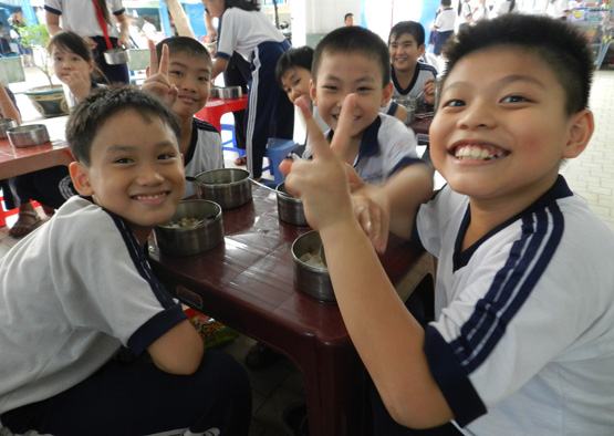 Các cơ sở giáo dục: Chỉ được thu các khoản phục vụ nhu cầu của học sinh