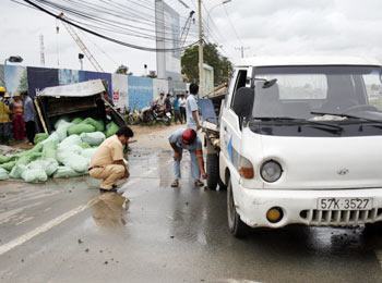 Hiện trường vụ tai nạn trưa nay. Ảnh: An Nhơn.