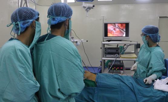 Nam giới: Giãn tĩnh mạch thừng tinh có thể gây vô sinh