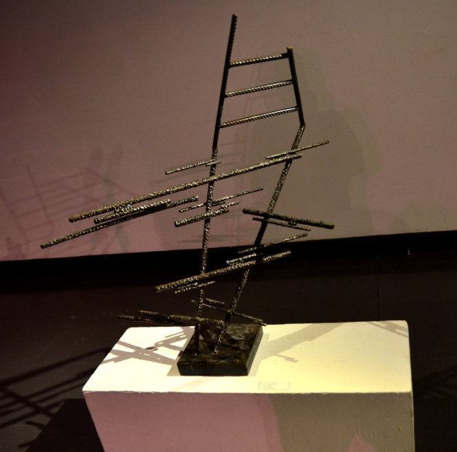 Thưởng thức tác phẩm điêu khắc dưới ánh sáng hồng&nbsp; 